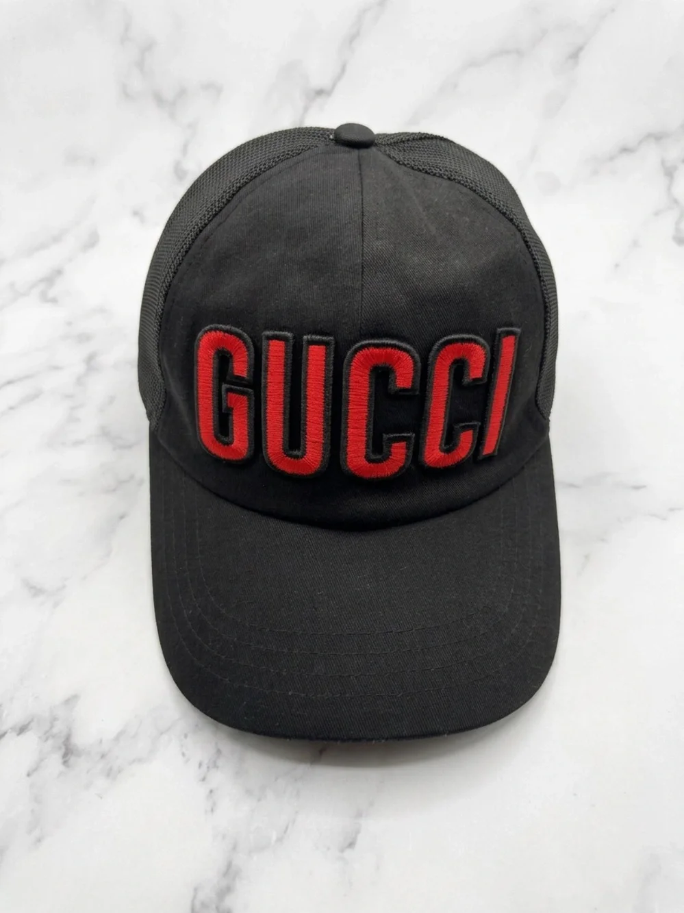 Gucci Black Hat Baseball Cap Size M 58 cm Red Embroidered Logo Mesh Back Tracker